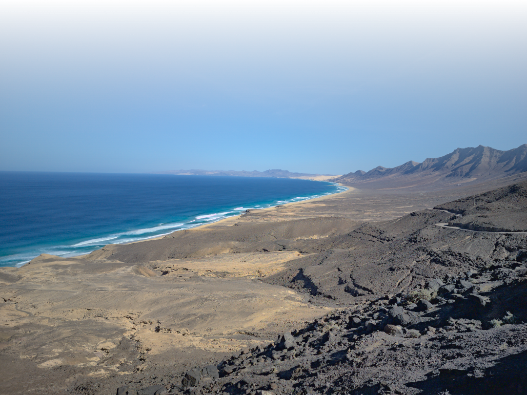 L'ile de Fuerteventura depuis le sommet du volcan de l'ile de Lobos